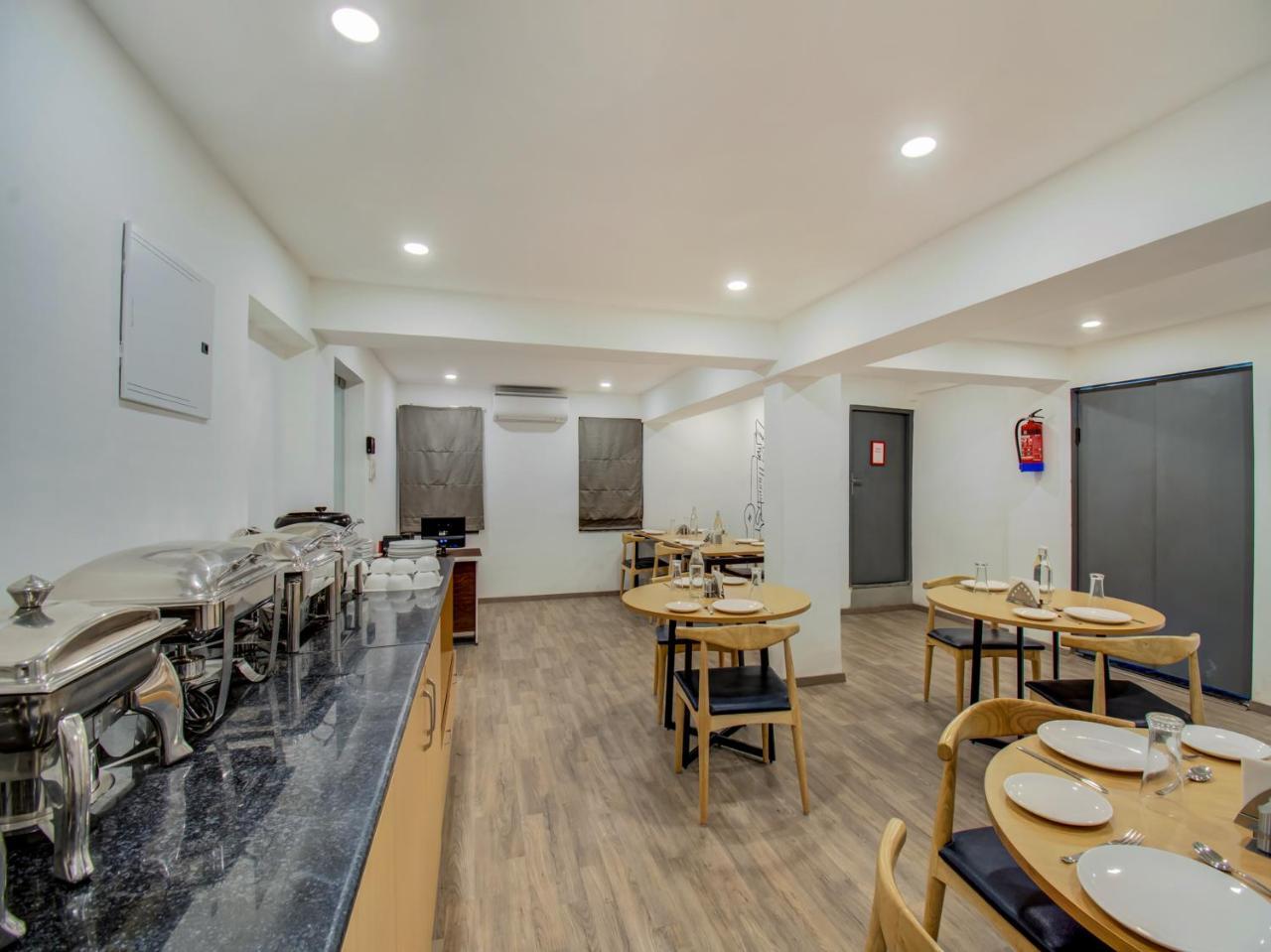 ホテルOyo Townhouse 66 Nagpur Station Ca Road エクステリア 写真