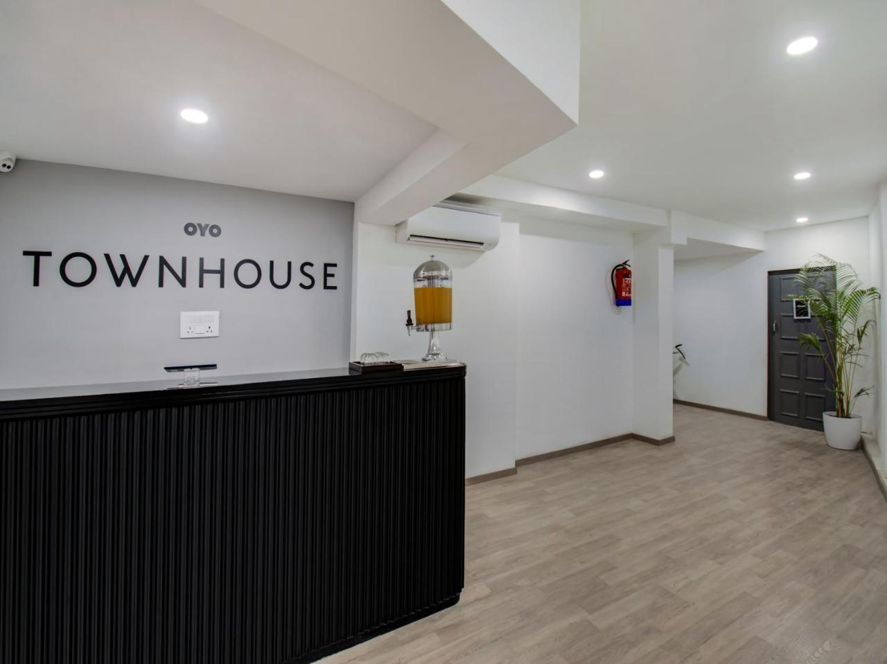 ホテルOyo Townhouse 66 Nagpur Station Ca Road エクステリア 写真