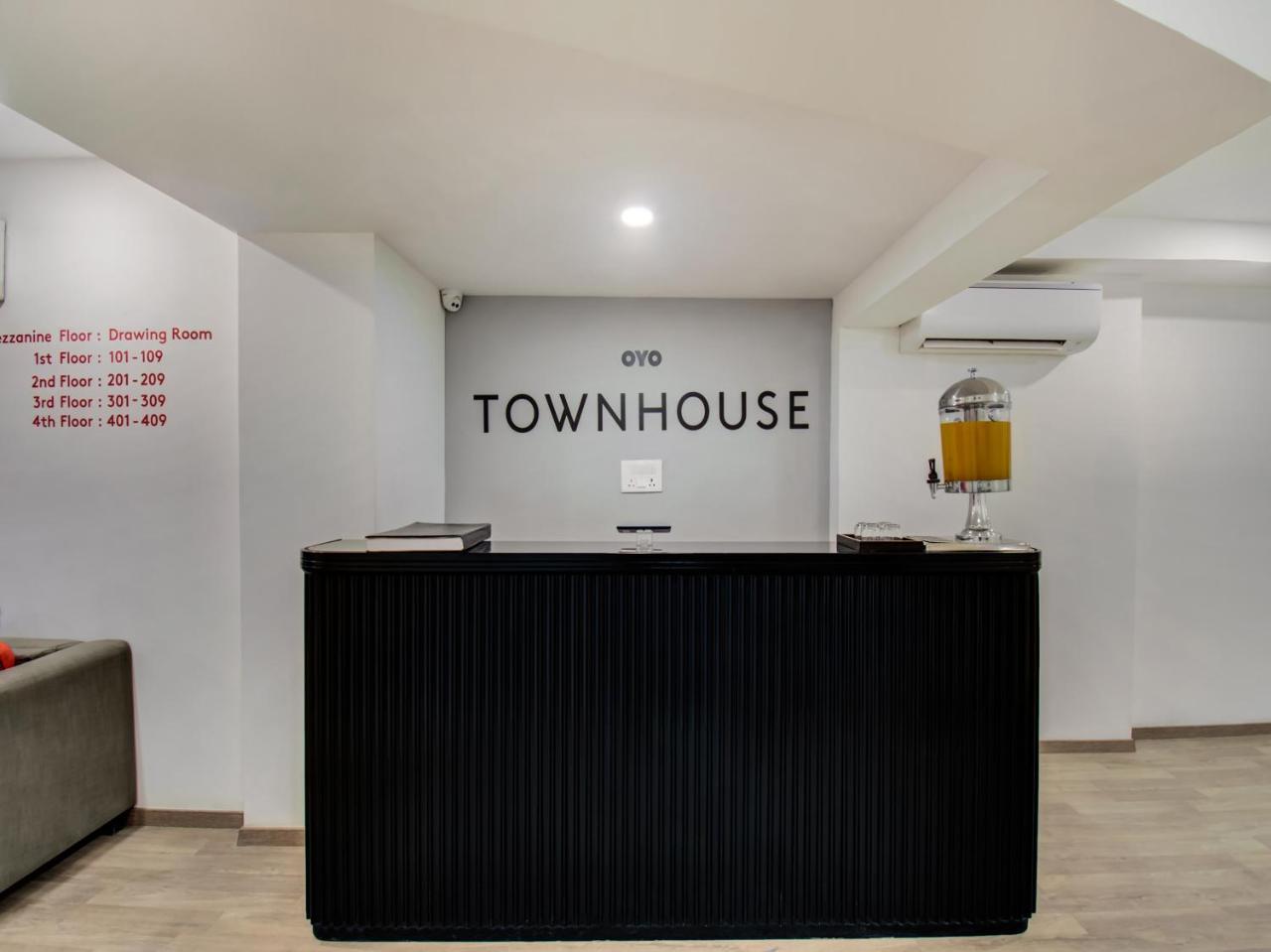 ホテルOyo Townhouse 66 Nagpur Station Ca Road エクステリア 写真